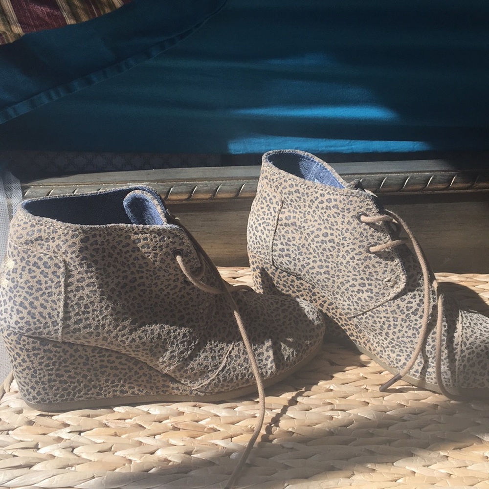 TOMS Leopard print wedges